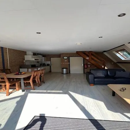 Dine & Unwind Vacation Spot, Cleaning Included Holiday home