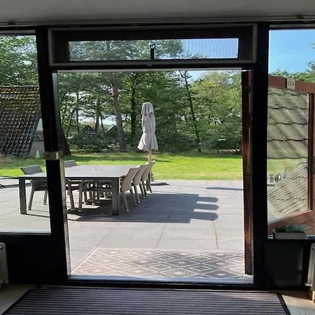 Dine & Unwind Vacation Spot, Cleaning Included Holiday home
